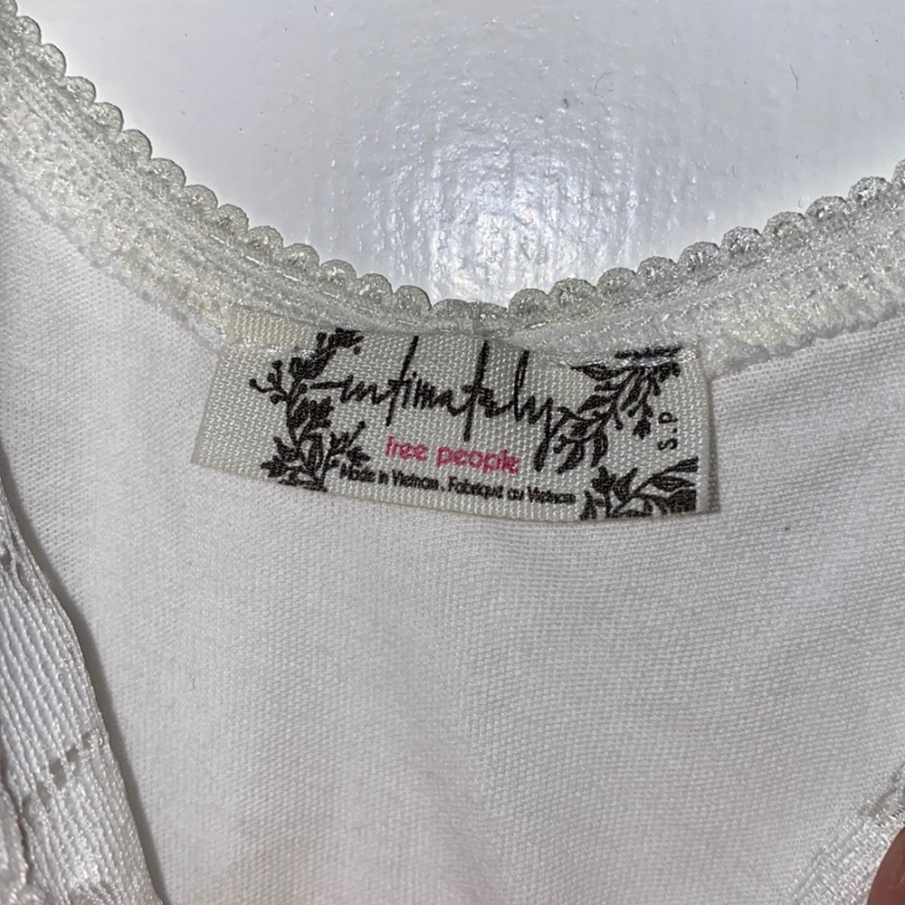 FREE PEOPLE
Intimately Fp Side Of Sass Lace Trim Bodysuit In White - Picture 4 of 9